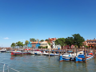 Fototapeta na wymiar a small pier in venice with boats