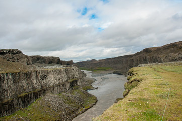 A imponente cascata de Dettifoss, na Isl&acirc;ndia