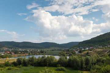 Obraz premium rural landscape on the mountains and a small river