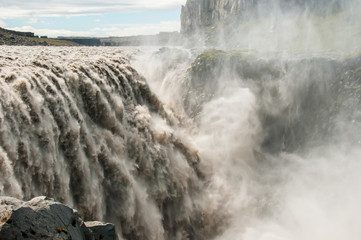 A imponente cascata de Dettifoss, na Islândia