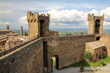 Obraz premium Medieval Montalcino Fortress in Val d'Orcia, Tuscany, Italy