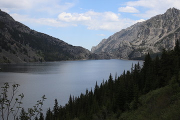 Fototapeta na wymiar Montana Mountains and Lake