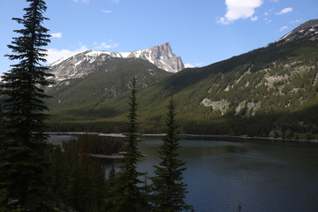 Fototapeta na wymiar Montana Mountains and Lake
