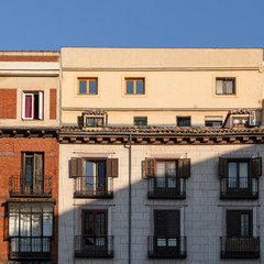 Lever de soleil sur bâtiment Madrid