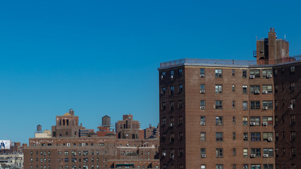 B&acirc;timents populaires &agrave; New York USA depuis pont de Brooklyn