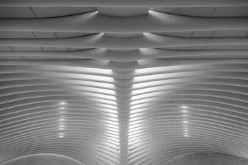 Contreplongée de lignes dans bâtiment de New York