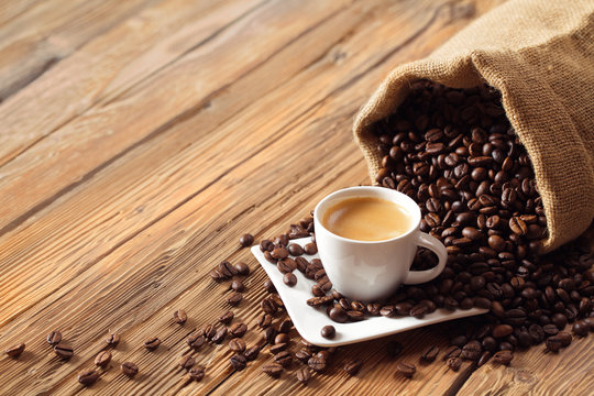 Fototapeta Kaffee Espresso Tasse trinken mit Kaffeebohnen Genuss Getränk
