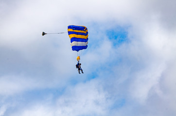 Tandem Parachute Side On