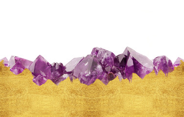 Amethyst and gold background seamless horizontal repeating, natural prism gemstone with golden glitter texture isolated on white background.