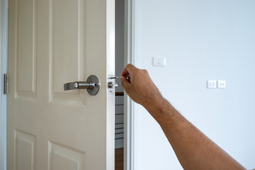 locksmith service for repair or fix door house