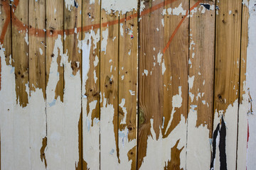 Plakatwand auf Holzzaun Bretter, abgepellt