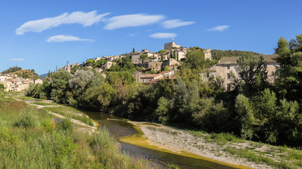 Fototapeta na wymiar Vaison la Romaine, ville historique de Provence