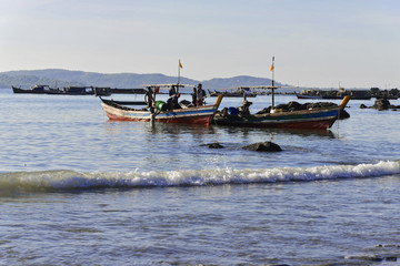  Bucht mit alten Fischerbooten  Ngapali-Beach, Thandwe, Rakhine-Staat, Myanmar, Asien