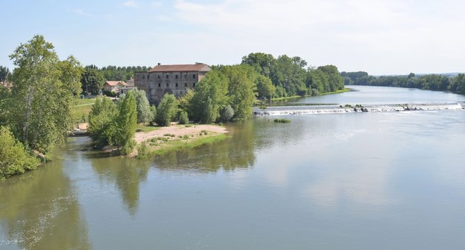 Confluent du Lot et de la Garonne à Aiguillon, France