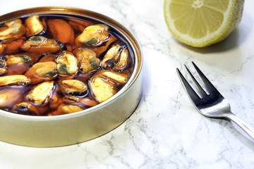 tin pickled mussels