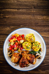 Roast drumsticks with potatoes