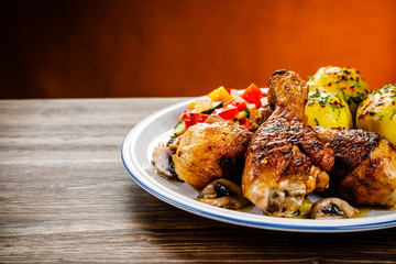 Roast drumsticks with potatoes