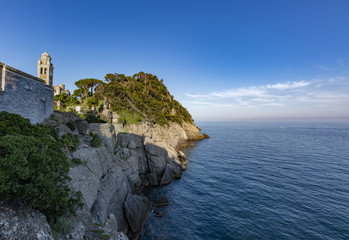 Fototapeta na wymiar Portofino, la punta estrema con il Castello di San Giorgio e il panorama sul Golfo del Tigullio
