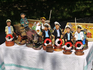 souvenir statuettes are devoted to seamen and Chumak in the street bazaar