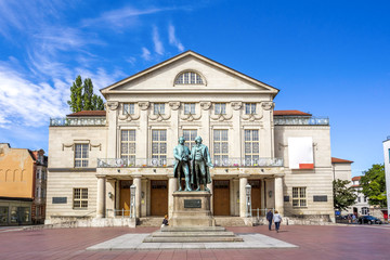 Weimar, Altstadt, Goethe- und Schiller Denkmal 
