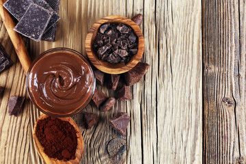 Melting chocolate  or melted chocolate with a chocolate swirl. Many stack and chips with powder.