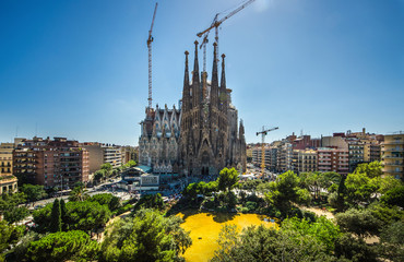 Fototapeta na wymiar BARCELONA, SPAIN - SEPTEMBER 15,2015 : Sagrada Familia in Barcelona. Sagrada