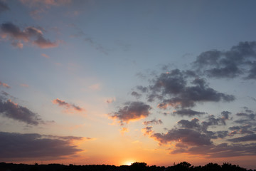 Fototapeta na wymiar Sonnenuntergang auf dem Land