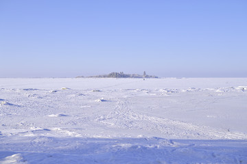 Fototapeta na wymiar Bautiful view by the frozen and snow covered Baltic Sea.