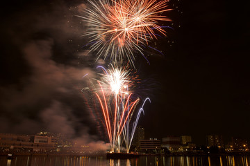 feu d'artifice, Choisy le Roi, la Seine, Val de Marne, 94