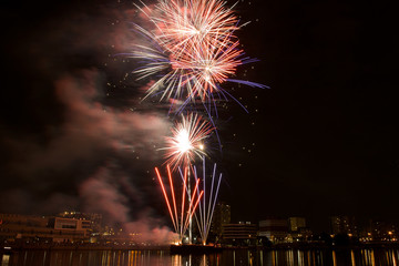 feu d'artifice, Choisy le Roi, la Seine, Val de Marne, 94