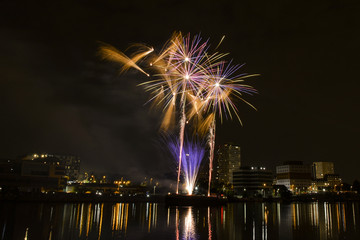 feu d'artifice, Choisy le Roi, la Seine, Val de Marne, 94