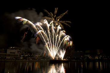 feu d'artifice, Choisy le Roi, la Seine, Val de Marne, 94
