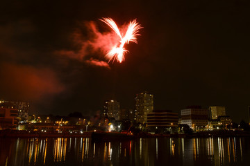 feu d'artifice, Choisy le Roi, la Seine, Val de Marne, 94