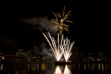 feu d'artifice, Choisy le Roi, la Seine, Val de Marne, 94
