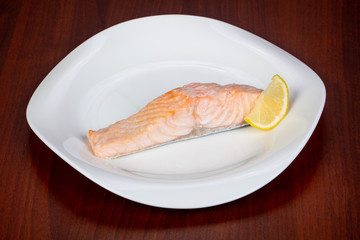 Steamed salmon with lemon