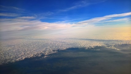 Sonnenaufgang &uuml;ber den Wolken