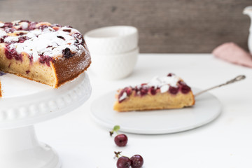 Italienischer Kirschkuchen mit Ricotta und Mandeln