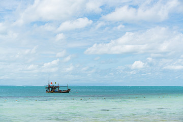 Obraz premium Small boats fishing in the blue ocean