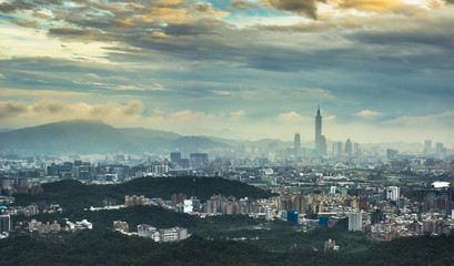 Obraz premium Panoramic Aerial view of Downtown Taipei, capital city of Taiwan.