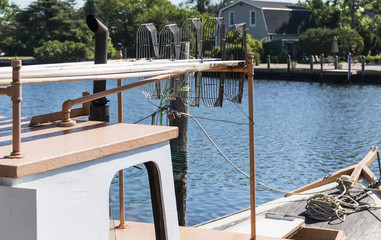 Clam boat with three tongs on top