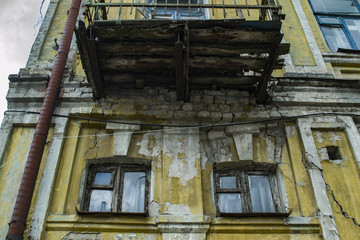 Fototapeta na wymiar Vintage windows in abandoned house.