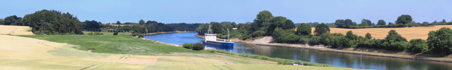 Fototapeta na wymiar Nord-Ostsee-Kanal Panorama