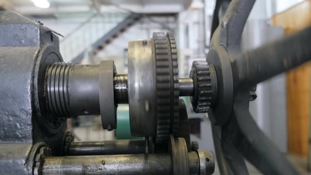 Rotating gears in mechanical device
