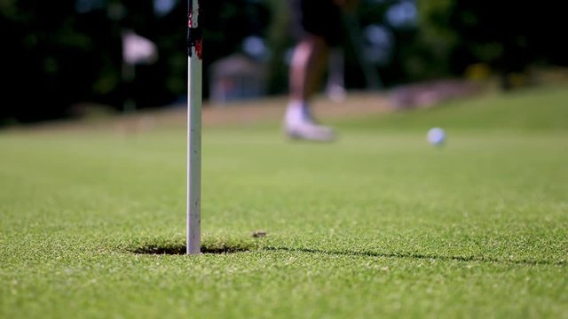 Golf player sinks putt