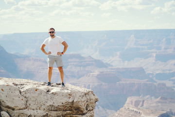 Obraz premium man exploring the grand canyon in Arizona