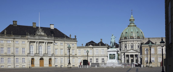 Fototapeta na wymiar Amalienborg Castle, Copenhagen