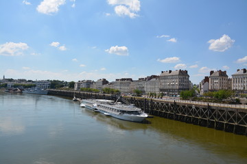 Fototapeta na wymiar Nantes - Quai rive droite 
