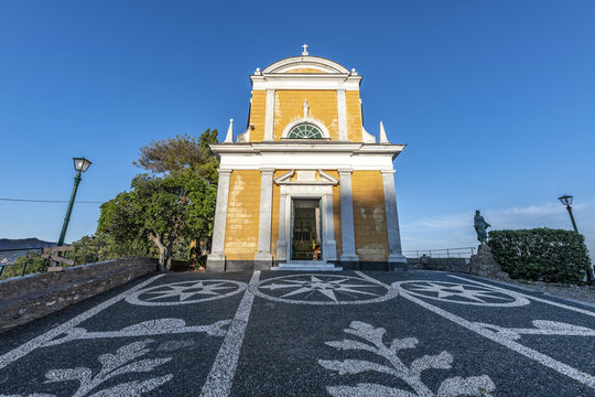Portofino e la Chiesa di San Giorgio, sul promontorio