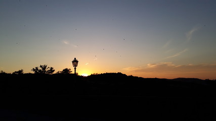 Fototapeta na wymiar tramonto con lampioncino