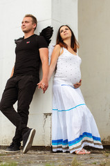 pregnant woman , expectant mother . dressed in white, family photo shoot helouvin